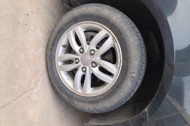 Used Hyundai Celesta 2011 1.6L Manual Comfort Edition Right Front Wheel Hub