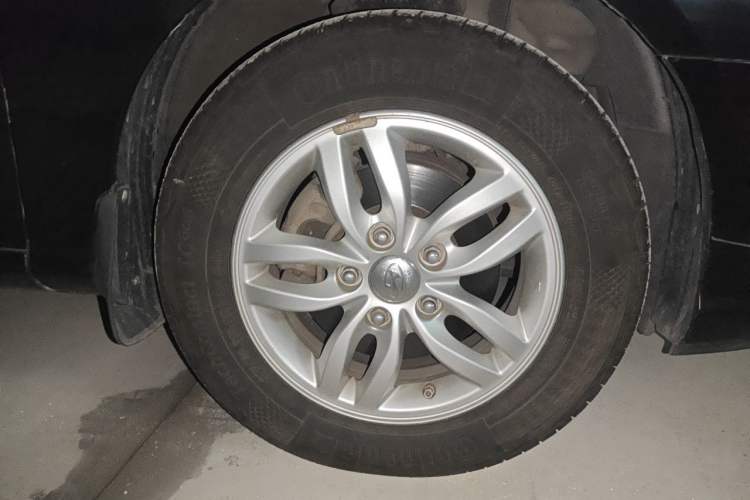 Used Hyundai Celesta 2011 1.6L Manual Luxury Model Right Front Wheel Hub