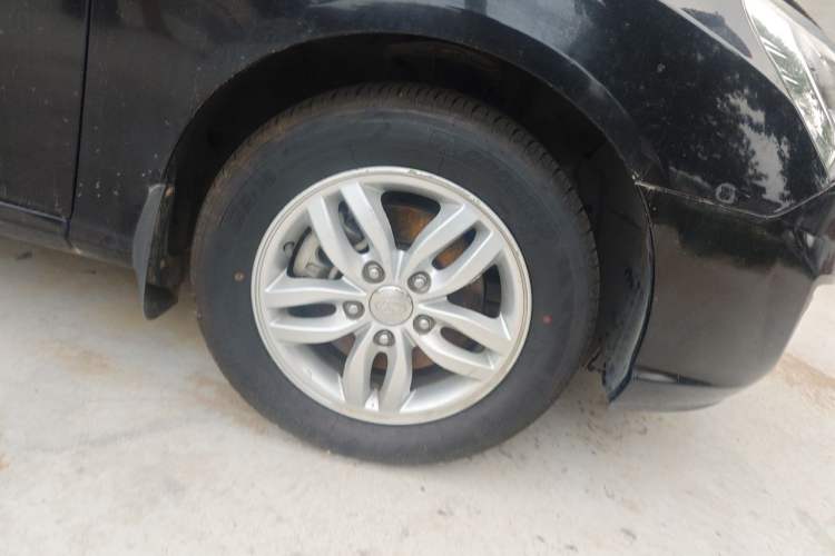 Used Hyundai Celesta 2011 1.6L Manual Comfort Edition Right Front Wheel Hub