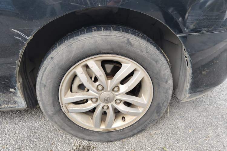 Used Hyundai Celesta 2011 1.6L Manual Comfort Edition Right Front Wheel Hub