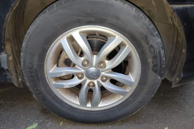 Used Hyundai Celesta 2011 1.6L Manual Luxury Model Right Front Wheel Hub