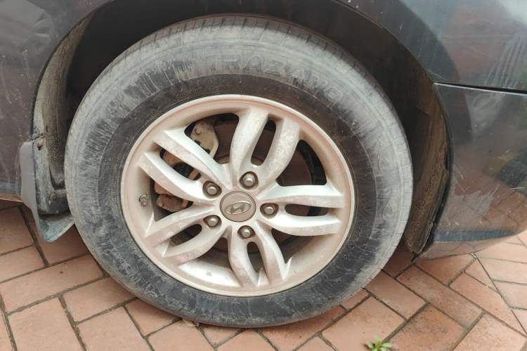 Used Hyundai Celesta 2011 1.6L Manual Luxury Model Right Front Wheel Hub