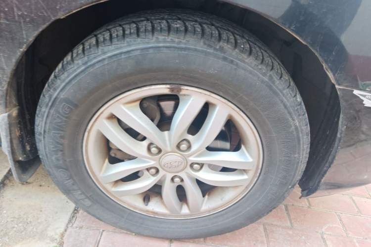 Used Hyundai Celesta 2011 1.6L Automatic Luxury Version Right Front Wheel Hub