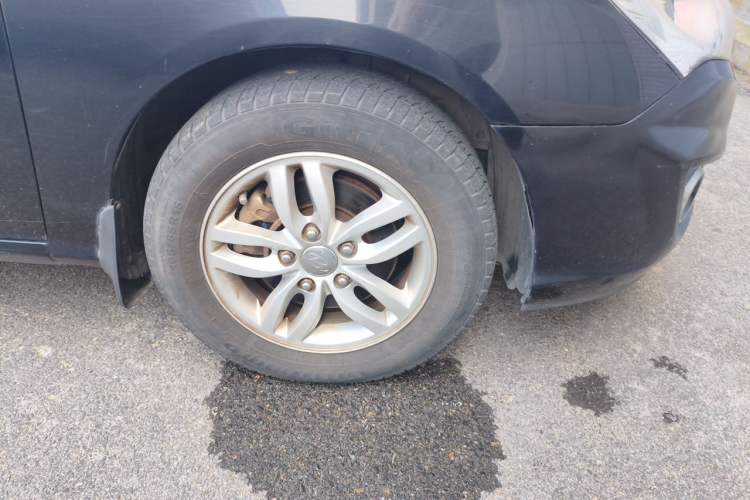 Used Hyundai Celesta 2011 1.6L Manual Luxury Model Right Front Wheel Hub