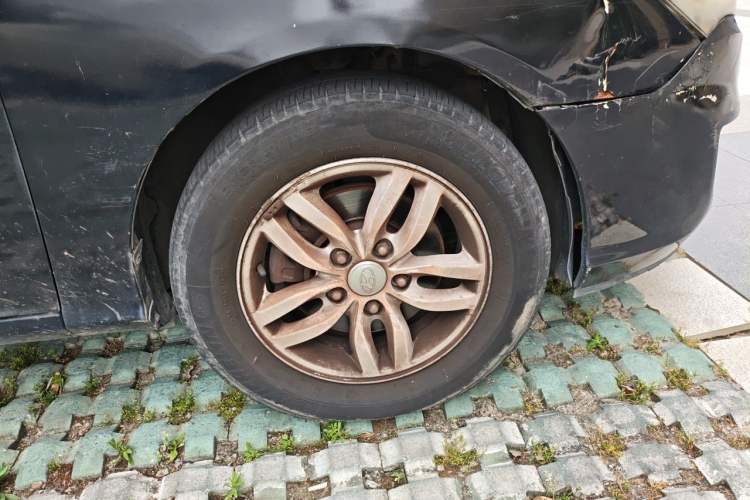 Used Hyundai Celesta 2011 1.6L Automatic Luxury Version Right Front Wheel Hub