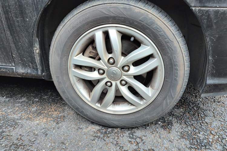 Used Hyundai Celesta 2011 1.6L Manual Comfort Edition Right Front Wheel Hub