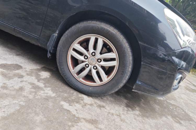Used Hyundai Celesta 2011 1.6L Automatic Comfort Edition Right Front Wheel Hub