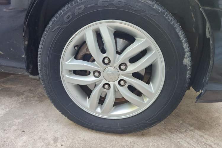 Used Hyundai Celesta 2011 1.6L Manual Comfort Edition Right Front Wheel Hub