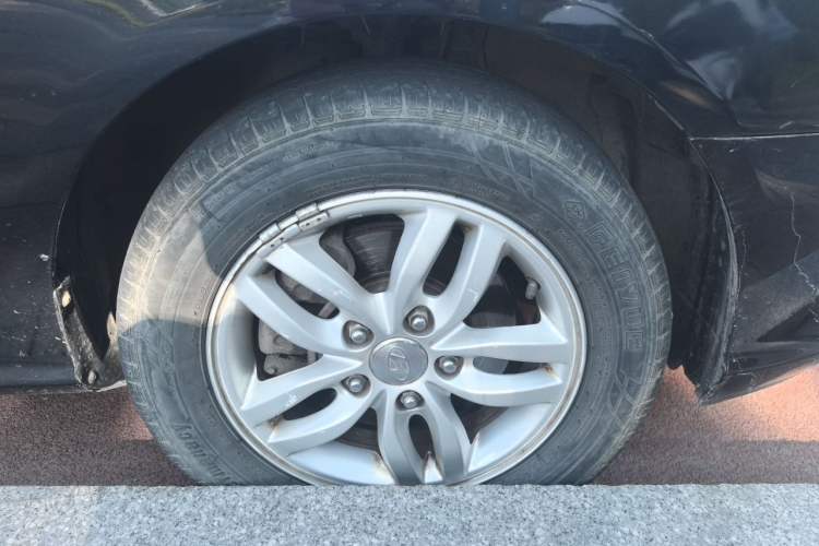 Used Hyundai Celesta 2011 1.6L Manual Comfort Edition Right Front Wheel Hub