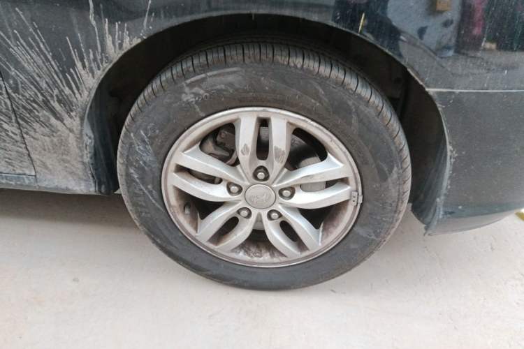 Used Hyundai Celesta 2011 1.6L Manual Comfort Edition Right Front Wheel Hub