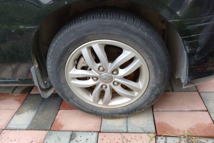 Used Hyundai Celesta 2011 1.6L Manual Comfort Edition Right Front Wheel Hub
