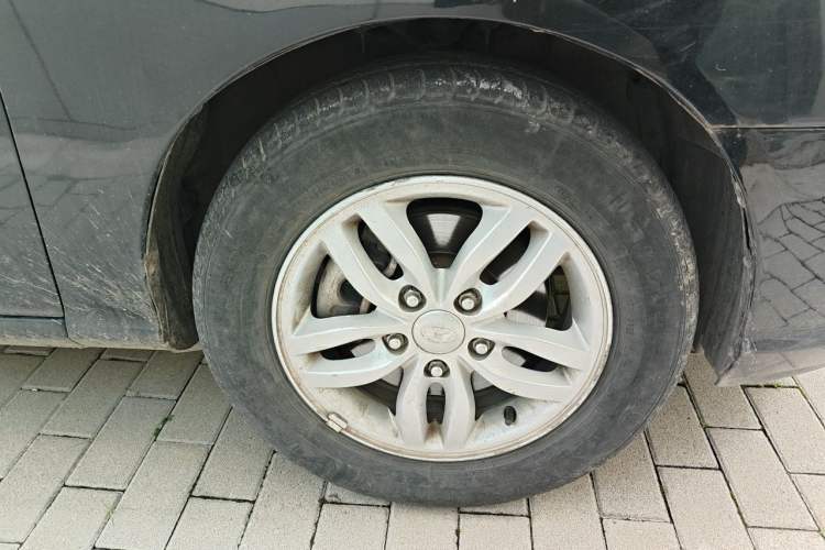 Used Hyundai Celesta 2011 1.6L Manual Luxury Model Right Front Wheel Hub