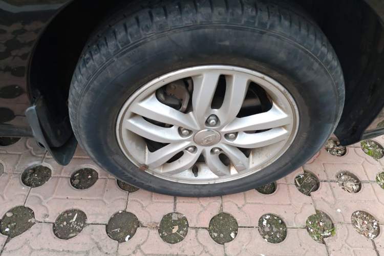 Used Hyundai Celesta 2011 1.6L Manual Comfort Edition Right Front Wheel Hub