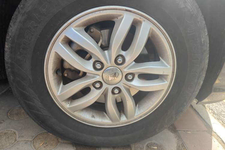 Used Hyundai Celesta 2011 1.6L Manual Luxury Model Right Front Wheel Hub