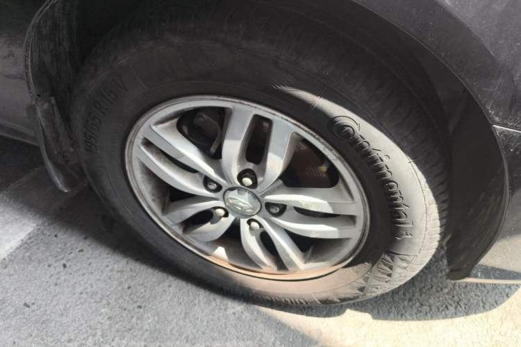 Used Hyundai Celesta 2011 1.6L Manual Comfort Edition Right Front Wheel Hub