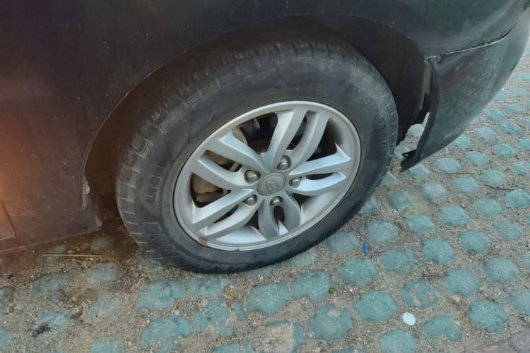 Used Hyundai Celesta 2011 1.6L Manual Comfort Edition Right Front Wheel Hub
