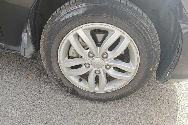 Used Hyundai Celesta 2011 1.6L Manual Comfort Edition Right Front Wheel Hub