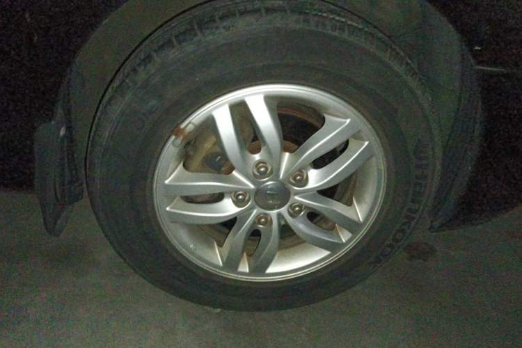 Used Hyundai Celesta 2011 1.6L Manual Luxury Model Right Front Wheel Hub