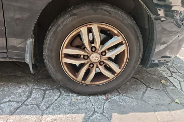 Used Hyundai Celesta 2011 1.6L Manual Comfort Edition Right Front Wheel Hub