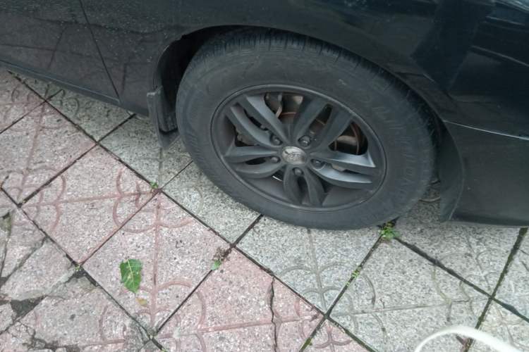 Used Hyundai Celesta 2011 1.6L Automatic Comfort Edition Right Front Wheel Hub
