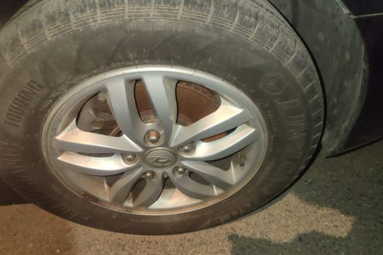 Used Hyundai Celesta 2011 1.6L Automatic Luxury Version Right Front Wheel Hub