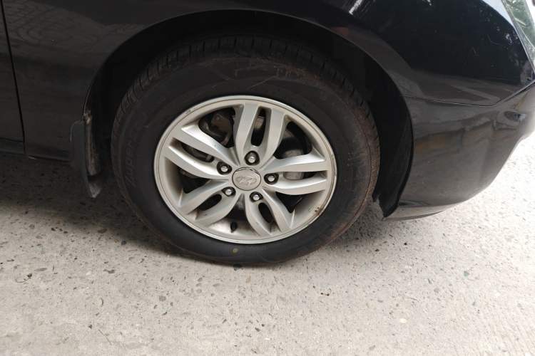 Used Hyundai Celesta 2011 1.6L Manual Comfort Edition Right Front Wheel Hub