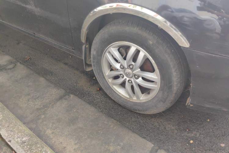 Used Hyundai Celesta 2011 1.6L Automatic Comfort Edition Right Front Wheel Hub