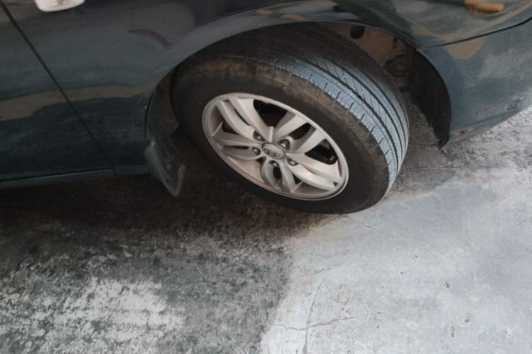 Used Hyundai Celesta 2011 1.6L Automatic Comfort Edition Right Front Wheel Hub