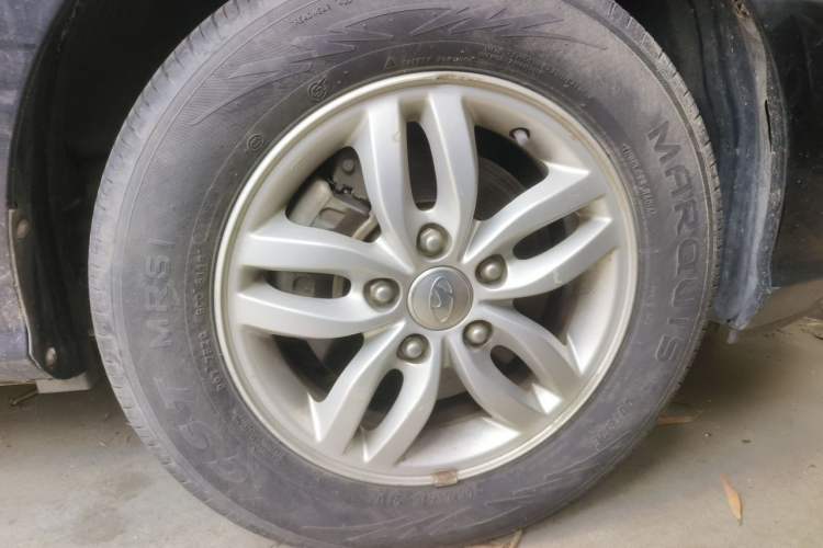Used Hyundai Celesta 2011 1.6L Manual Top Trim Right Front Wheel Hub