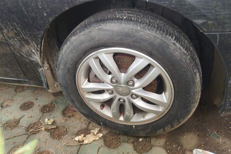 Used Hyundai Celesta 2011 1.6L Manual Comfort Edition Right Front Wheel Hub