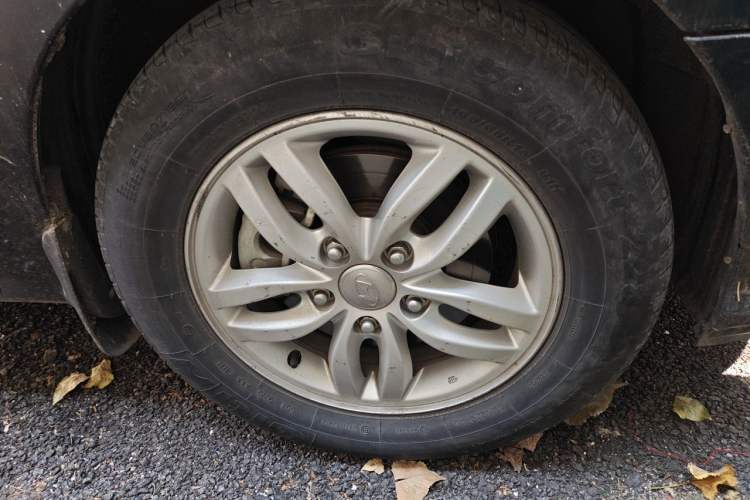 Used Hyundai Celesta 2011 1.6L Manual Luxury Model Right Front Wheel Hub
