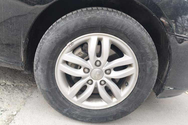 Used Hyundai Celesta 2011 1.6L Automatic Luxury Version Right Front Wheel Hub