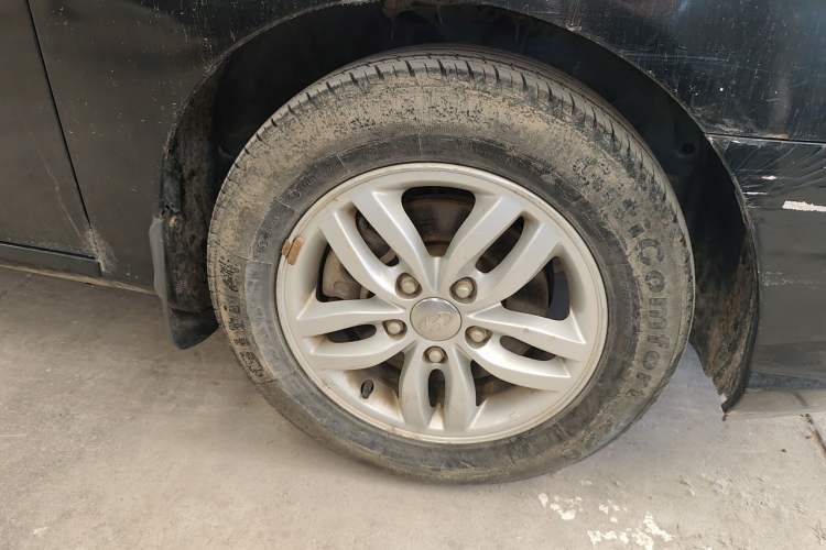 Used Hyundai Celesta 2011 1.6L Manual Comfort Edition Right Front Wheel Hub