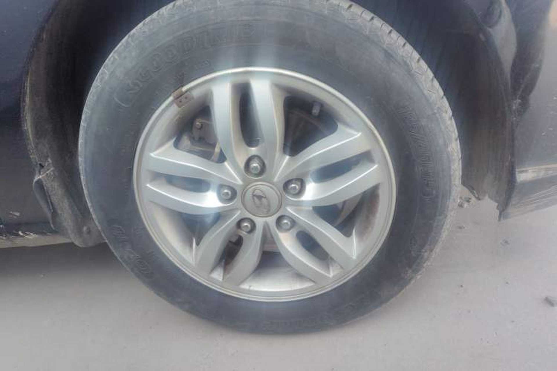 Used Hyundai Celesta 2011 1.6L Manual Comfort Edition Right Front Wheel Hub