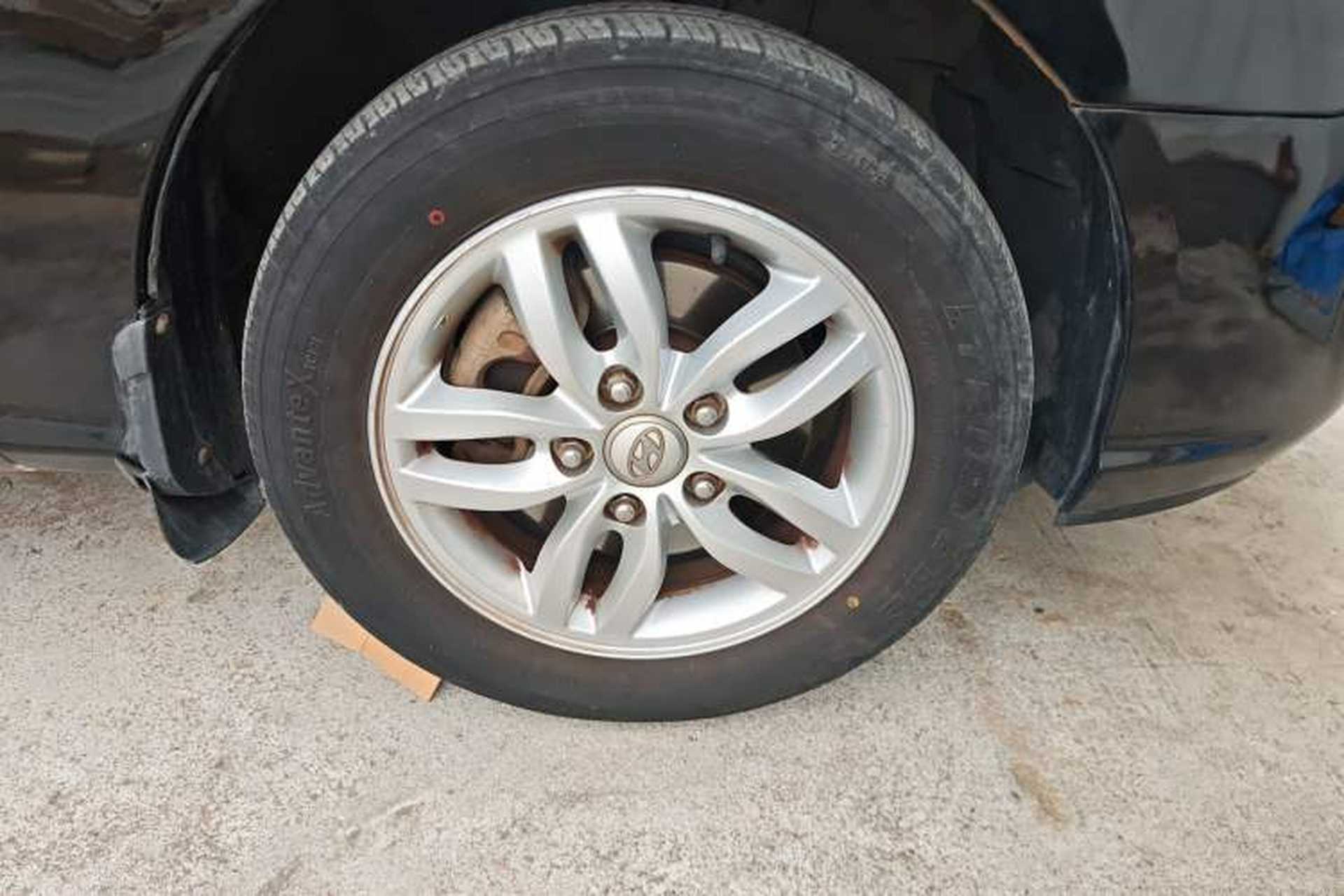 Used Hyundai Celesta 2011 1.6L Manual Comfort Edition Right Front Wheel Hub