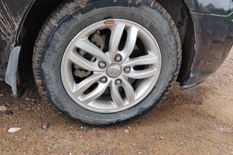 Used Hyundai Celesta 2011 1.6L Manual Comfort Edition Right Front Wheel Hub