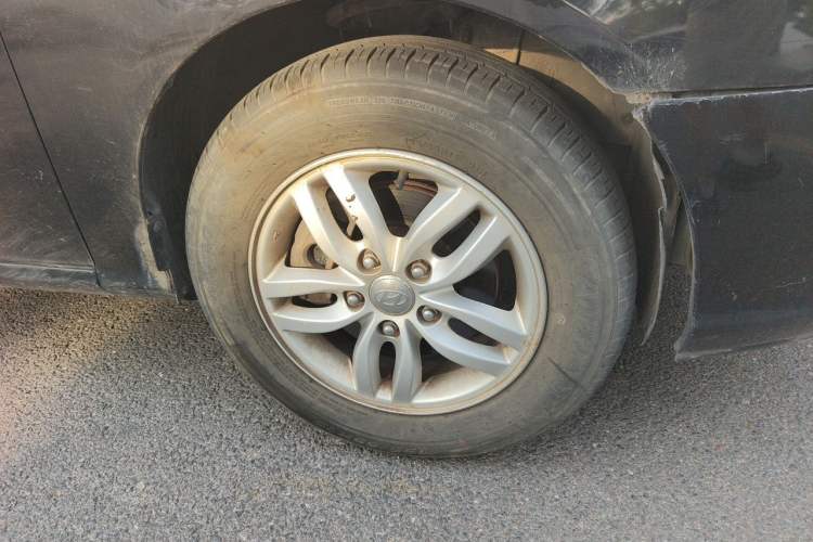 Used Hyundai Celesta 2011 1.6L Manual Comfort Edition Right Front Wheel Hub
