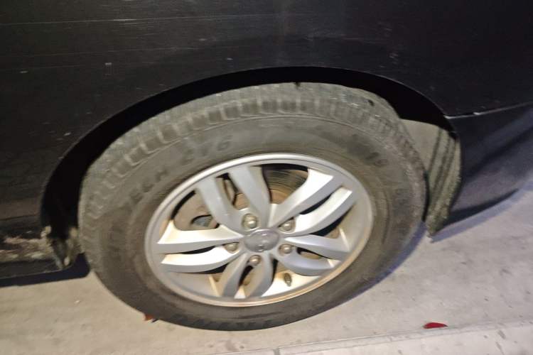 Used Hyundai Celesta 2011 1.6L Manual Luxury Model Right Front Wheel Hub