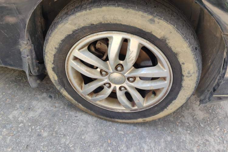Used Hyundai Celesta 2011 1.6L Manual Comfort Edition Right Front Wheel Hub
