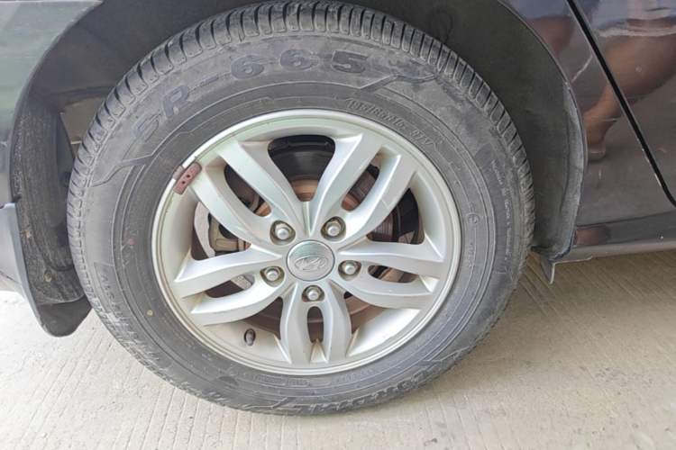 Used Hyundai Celesta 2011 1.6L Manual Luxury Model Right Rear Wheel Hub
