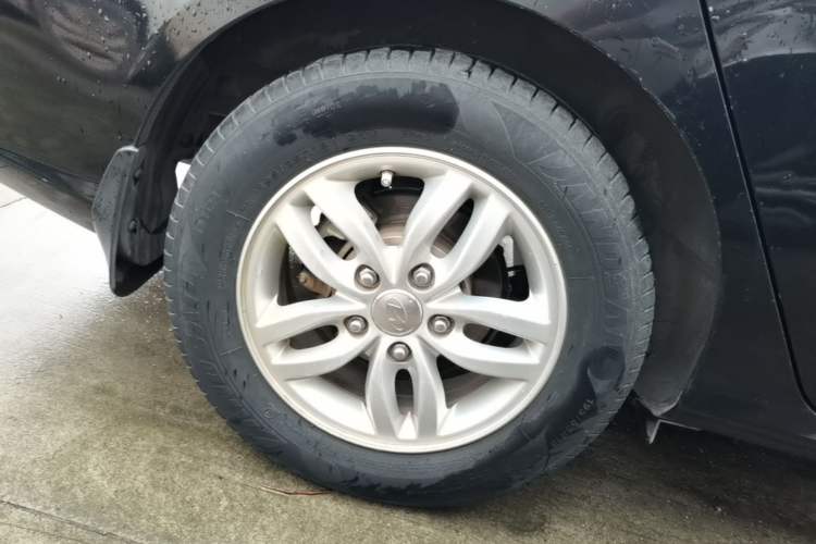 Used Hyundai Celesta 2011 1.6L Manual Luxury Model Right Rear Wheel Hub