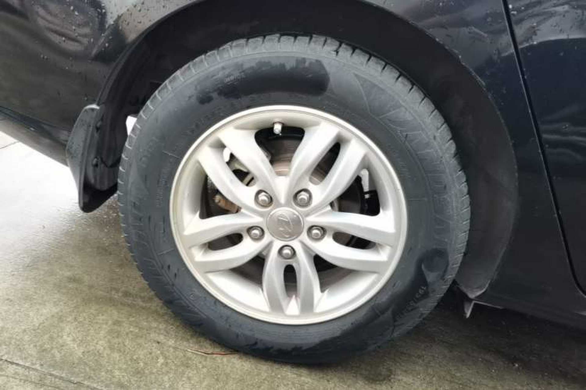 Used Hyundai Celesta 2011 1.6L Manual Luxury Model Right Rear Wheel Hub
