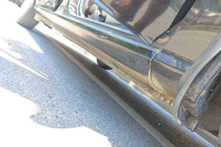 Used Hyundai Celesta 2011 1.6L Manual Luxury Model Right Side Sill