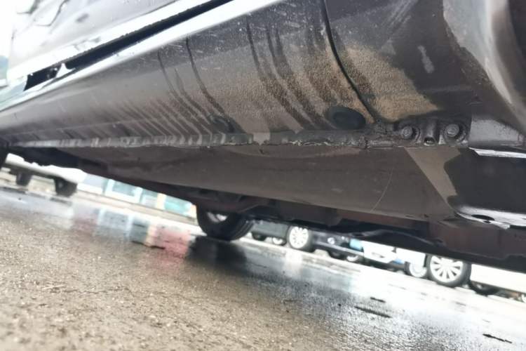Used Hyundai Celesta 2011 1.6L Manual Luxury Model Right Side Sill