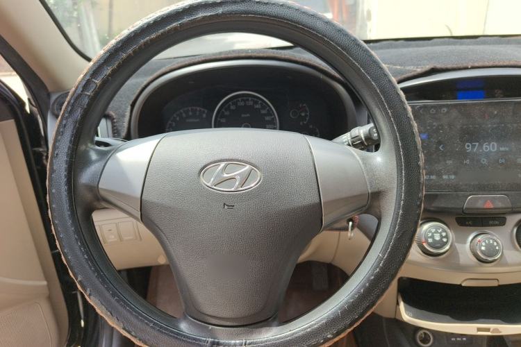 Used Hyundai Celesta 2011 1.6L Manual Luxury Model Steering Wheel