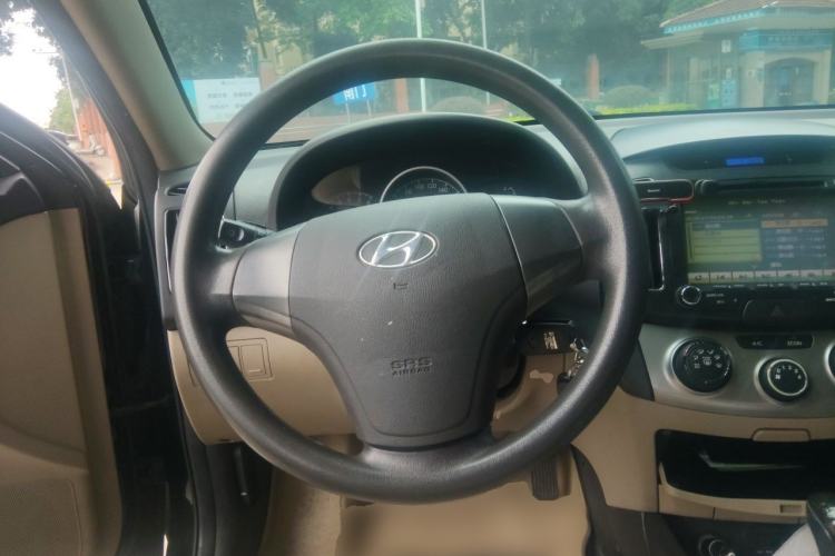 Used Hyundai Celesta 2011 1.6L Automatic Comfort Edition Steering Wheel