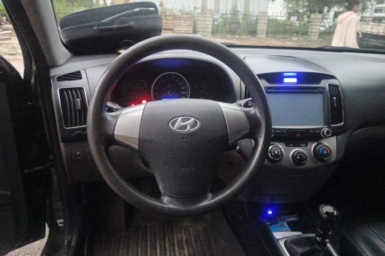 Used Hyundai Celesta 2011 1.6L Manual Luxury Model Steering Wheel