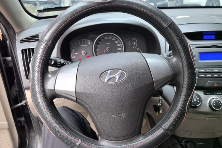 Used Hyundai Celesta 2011 1.6L Manual Luxury Model Steering Wheel