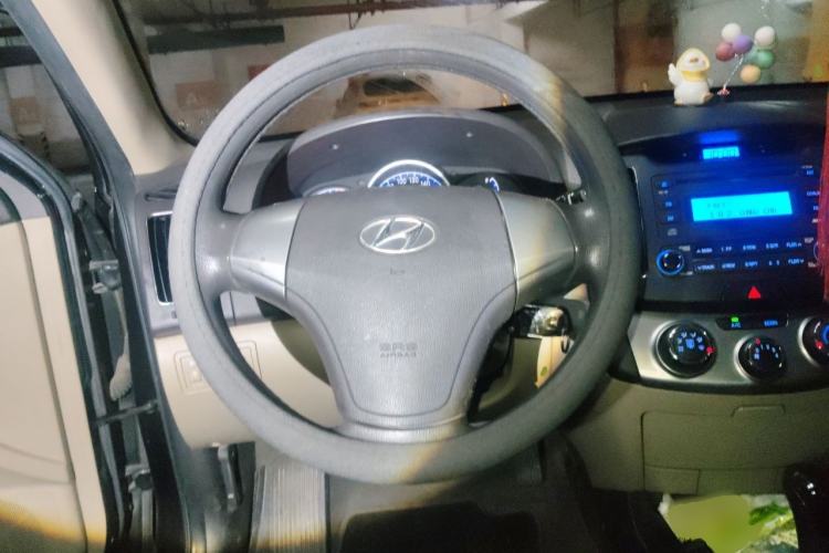 Used Hyundai Celesta 2011 1.6L Automatic Comfort Edition Steering Wheel