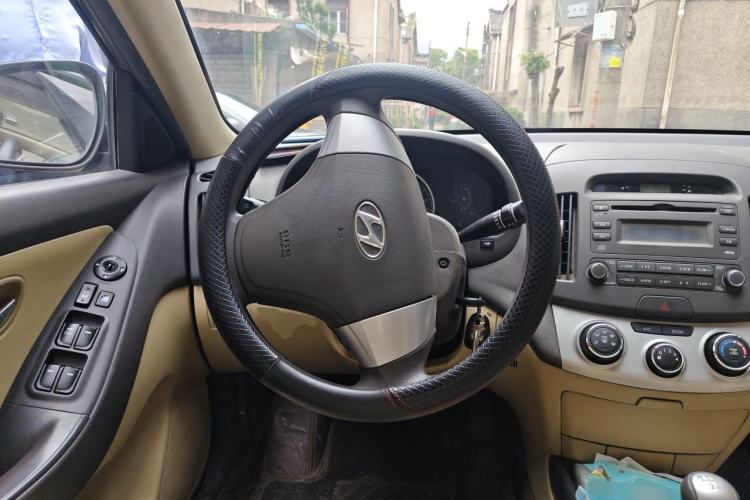 Used Hyundai Celesta 2011 1.6L Manual Luxury Model Steering Wheel